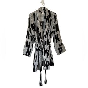 PINK by Victoria’s Secret XS/S All Over Print Logo Gray Blk Plush Cozy Bathrobe